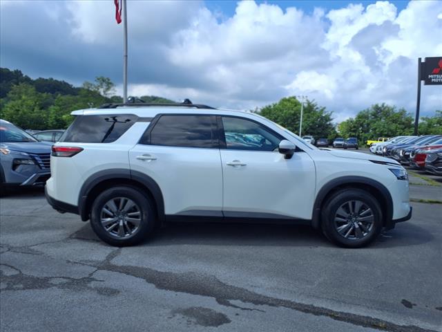 2022 Nissan Pathfinder SV