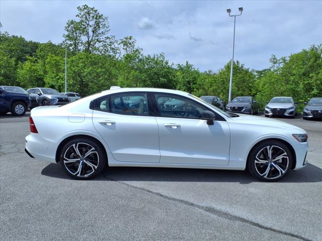 2024 Volvo S60 B5 Plus Dark Theme