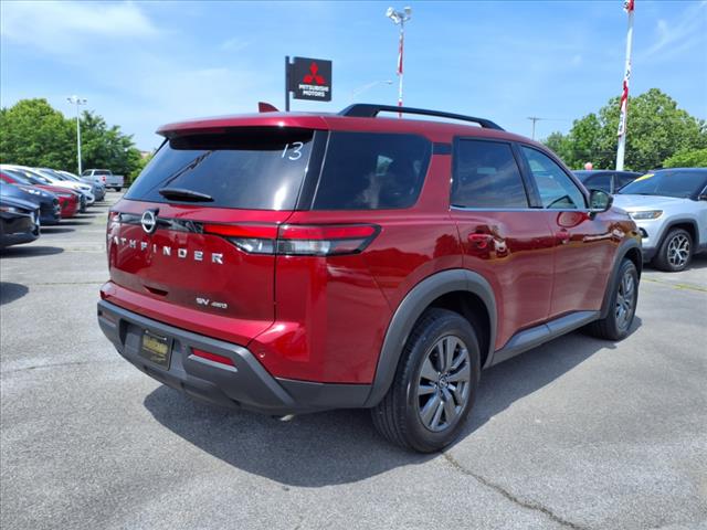 2024 Nissan Pathfinder SV