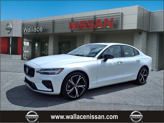 2024 Volvo S60 B5 Plus Dark Theme