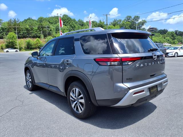 2025 Nissan Pathfinder SL