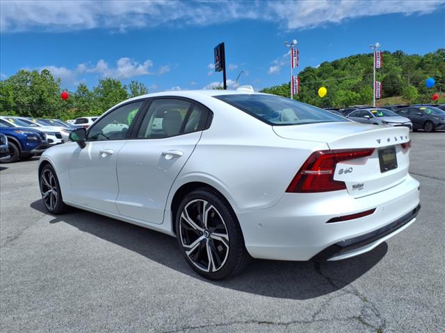 2024 Volvo S60 B5 Plus Dark Theme