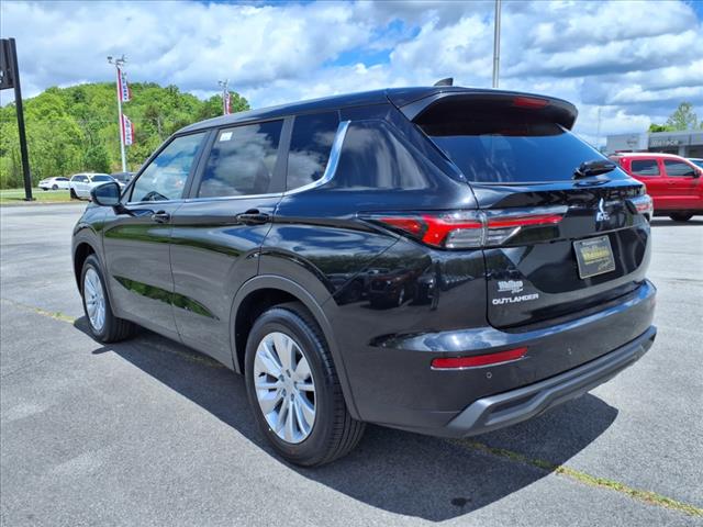 2025 Mitsubishi Outlander ES