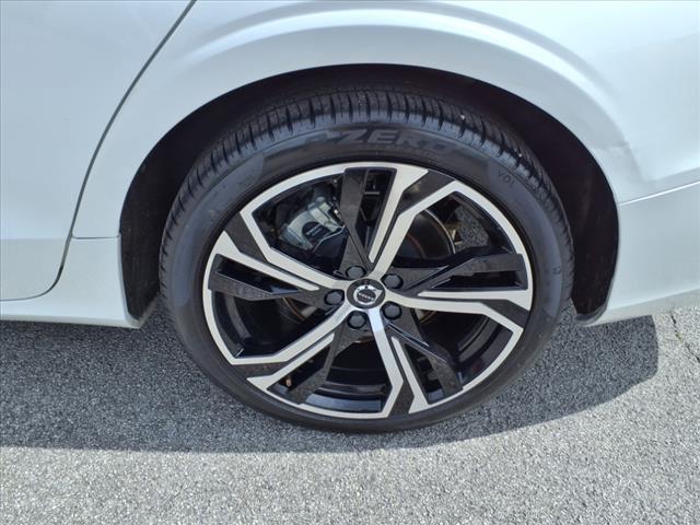 2024 Volvo S60 B5 Plus Dark Theme