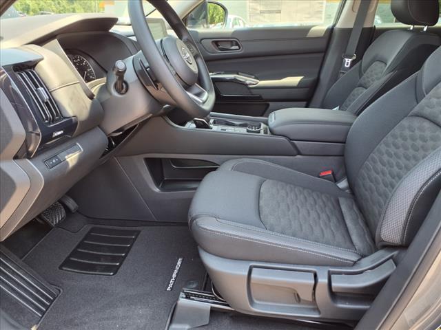 2025 Nissan Pathfinder S