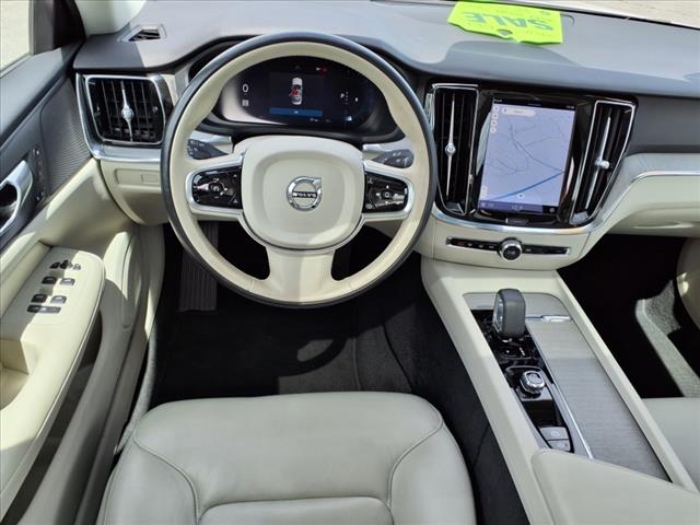 2024 Volvo S60 B5 Plus Dark Theme