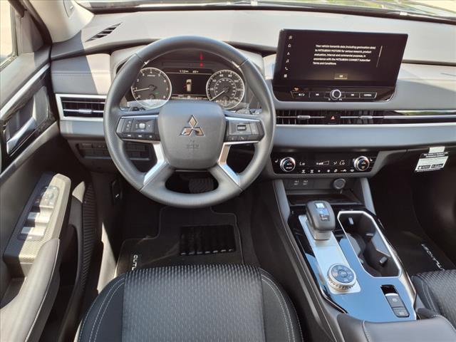 2025 Mitsubishi Outlander ES