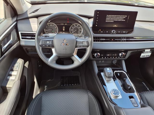 2025 Mitsubishi Outlander ES
