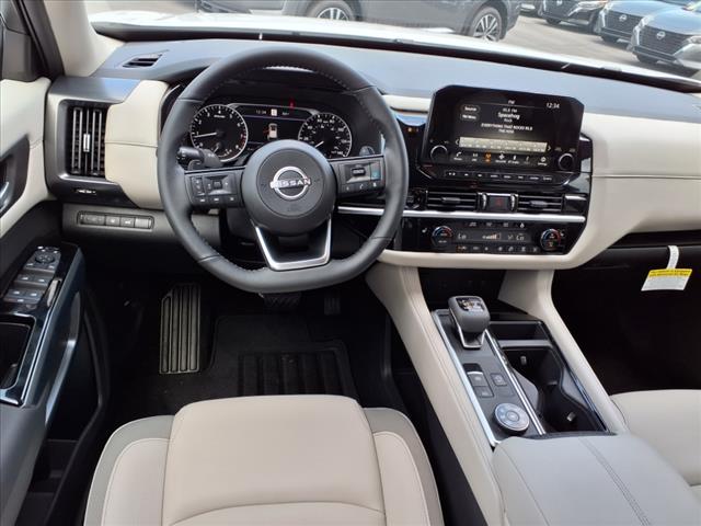 2025 Nissan Pathfinder SL