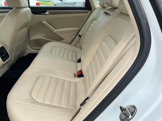 2017 Volkswagen Passat 1.8T SEL Premium