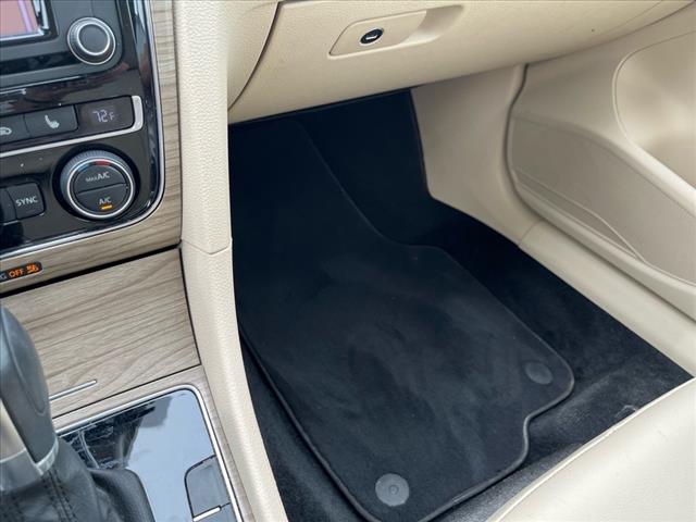 2017 Volkswagen Passat 1.8T SEL Premium