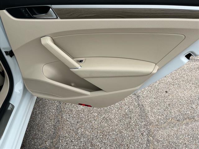 2017 Volkswagen Passat 1.8T SEL Premium