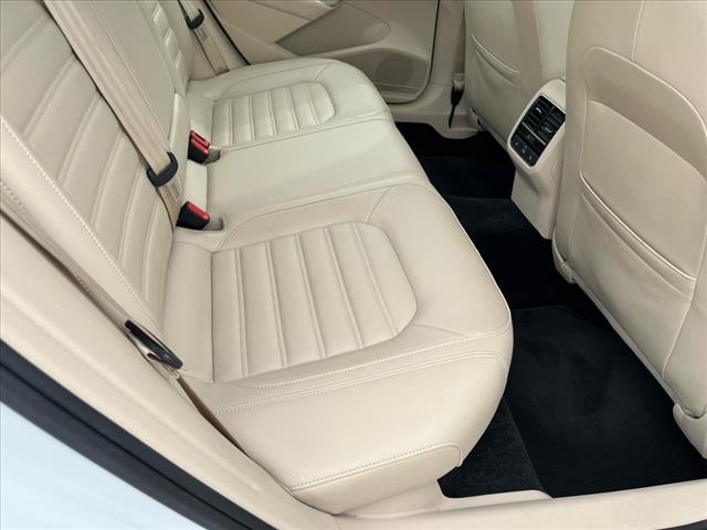 2017 Volkswagen Passat 1.8T SEL Premium
