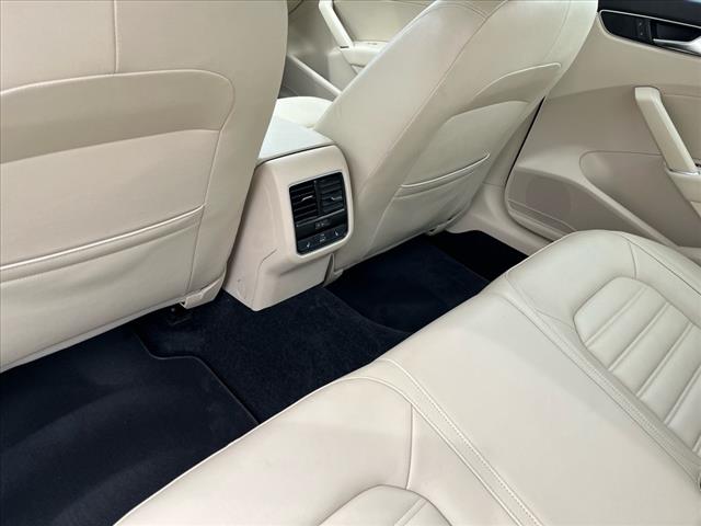 2017 Volkswagen Passat 1.8T SEL Premium