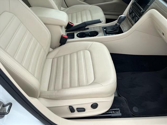 2017 Volkswagen Passat 1.8T SEL Premium