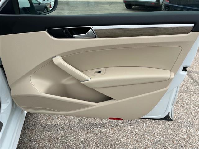 2017 Volkswagen Passat 1.8T SEL Premium