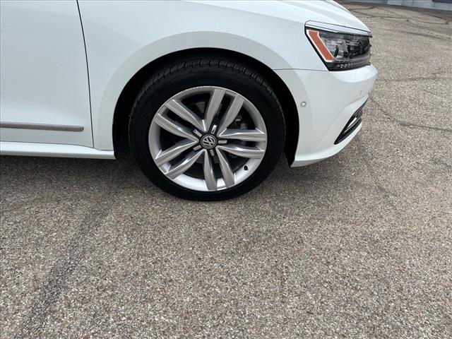 2017 Volkswagen Passat 1.8T SEL Premium