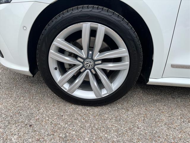 2017 Volkswagen Passat 1.8T SEL Premium