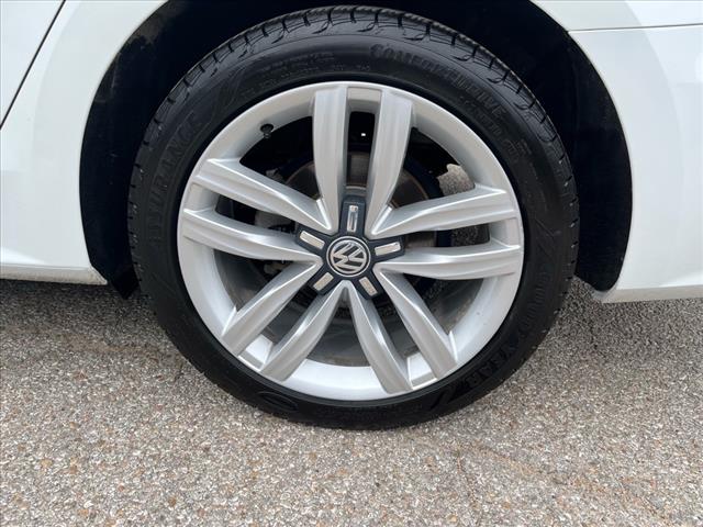 2017 Volkswagen Passat 1.8T SEL Premium
