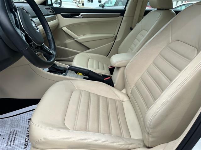 2017 Volkswagen Passat 1.8T SEL Premium