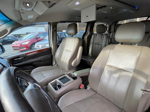 2014 Chrysler Town and Country Touring-L