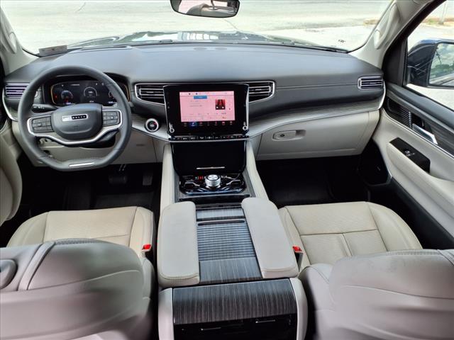 2023 Jeep Wagoneer L Series III - Photo 11