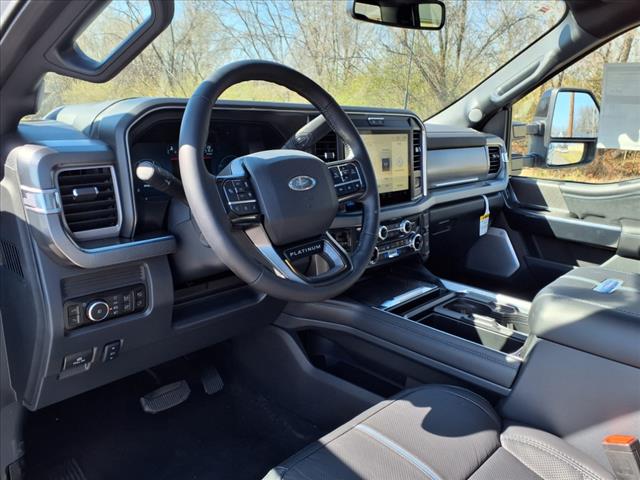 2025 Ford F-350 Super Duty Platinum - Photo 11