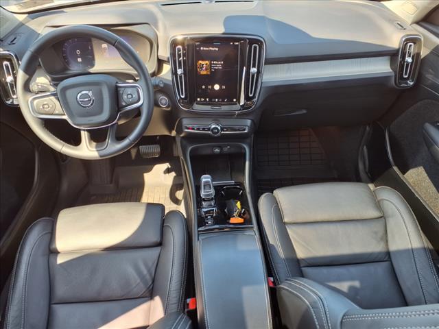 2023 Volvo XC40 B5 Plus Dark Theme - Photo 11