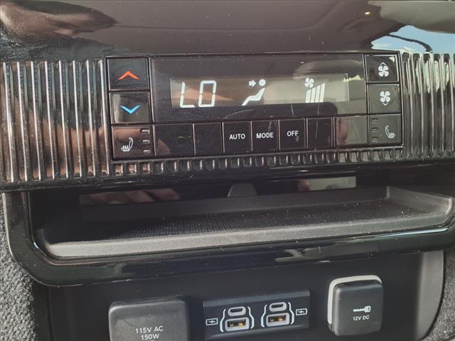 2023 Jeep Wagoneer L Series III - Photo 12