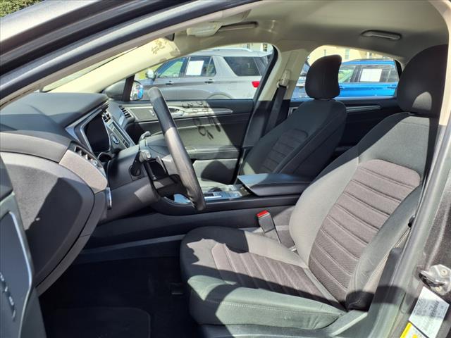 2019 Ford Fusion SE - Photo 12