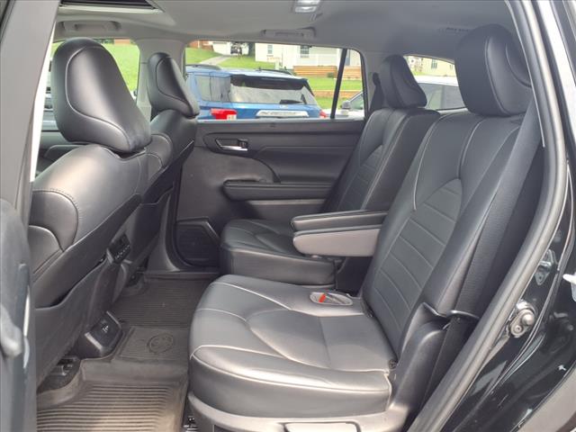 2021 Toyota Highlander XLE - Photo 12