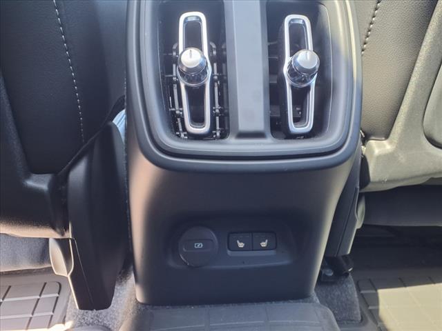 2023 Volvo XC40 B5 Plus Dark Theme - Photo 12