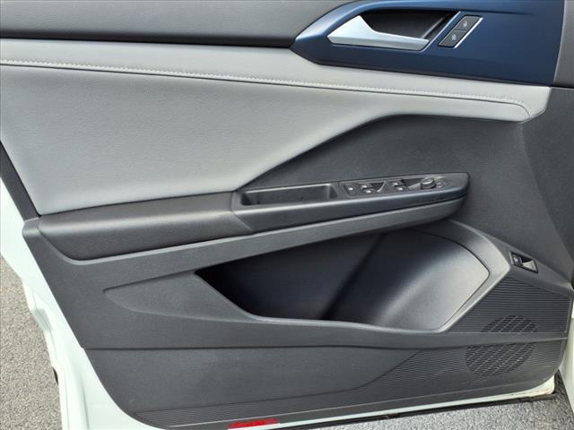 2023 Volkswagen Taos SE 4Motion - Photo 16