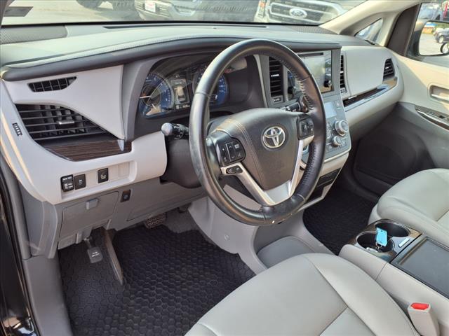 2015 Toyota Sienna XLE 8-Passenger - Photo 16