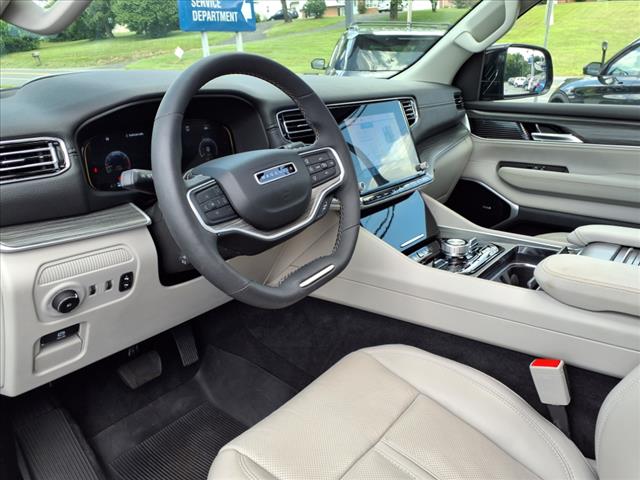 2023 Jeep Wagoneer L Series III - Photo 18