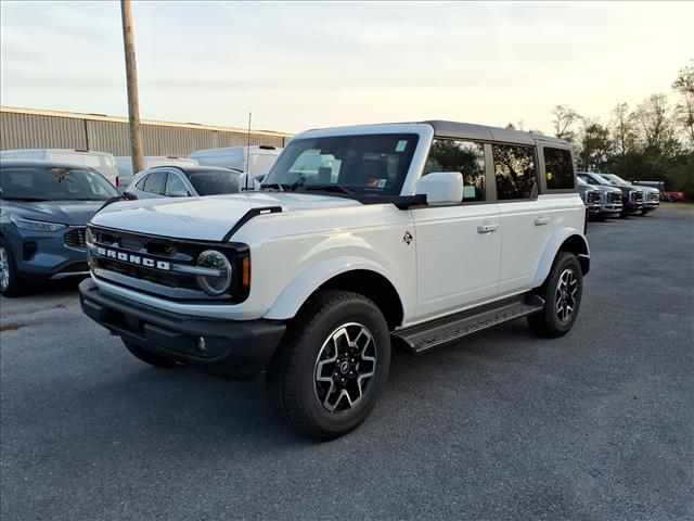 2025 Ford Bronco Outer Banks - Photo 1