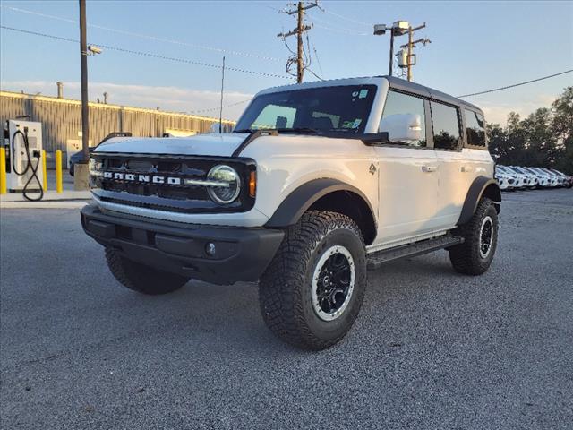 2024 Ford Bronco Outer Banks - Photo 1