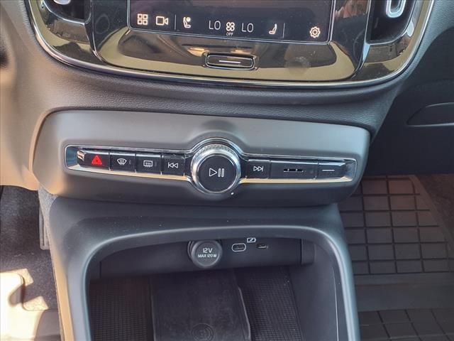 2023 Volvo XC40 B5 Plus Dark Theme - Photo 23