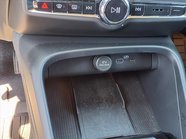 2023 Volvo XC40 B5 Plus Dark Theme - Photo 24