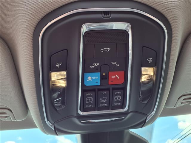2023 Jeep Wagoneer L Series III - Photo 27