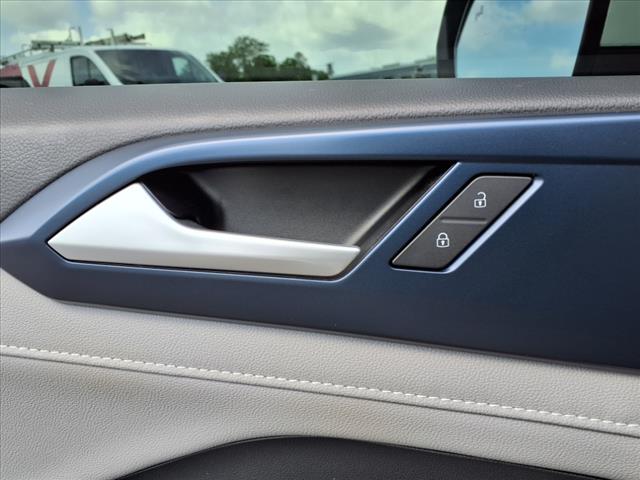 2023 Volkswagen Taos SE 4Motion - Photo 27