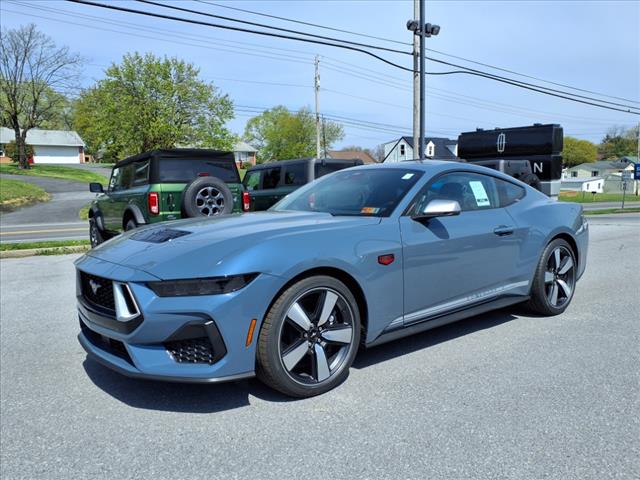 2025 Ford Mustang GT - Photo 2