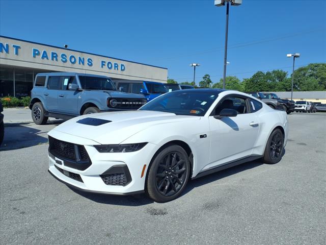 2025 Ford Mustang GT - Photo 2