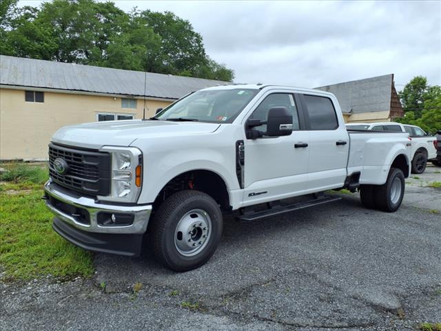 2025 Ford F-350 Super Duty XL - Photo 2