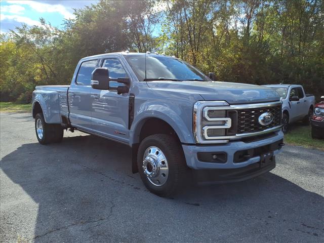 2026 Ford F-450 Super Duty Platinum - Photo 2