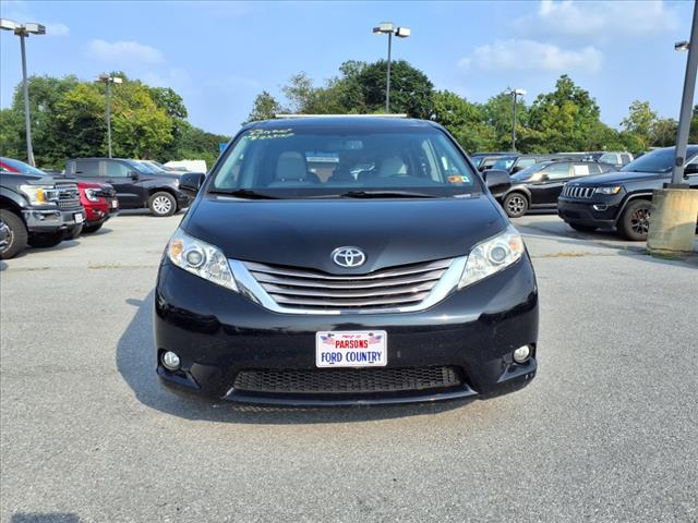 2015 Toyota Sienna XLE 8-Passenger - Photo 2