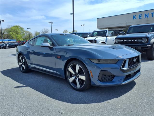 2025 Ford Mustang GT - Photo 3