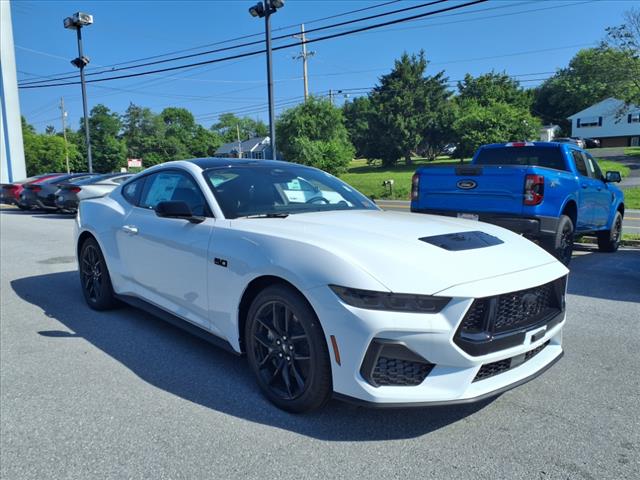 2025 Ford Mustang GT - Photo 3