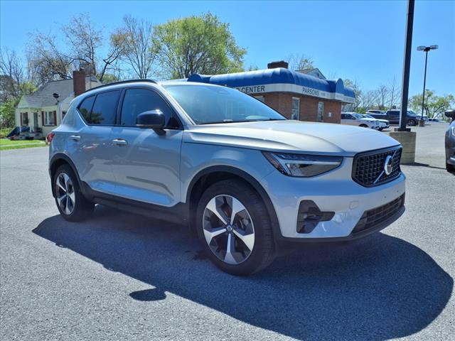 2023 Volvo XC40 B5 Plus Dark Theme - Photo 3