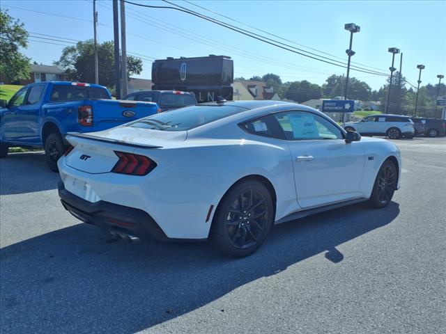 2025 Ford Mustang GT - Photo 4